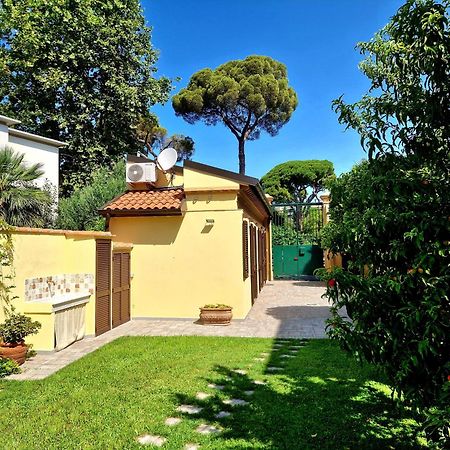 Serra Di Mare Casa Con Giardino 利沃诺 外观 照片