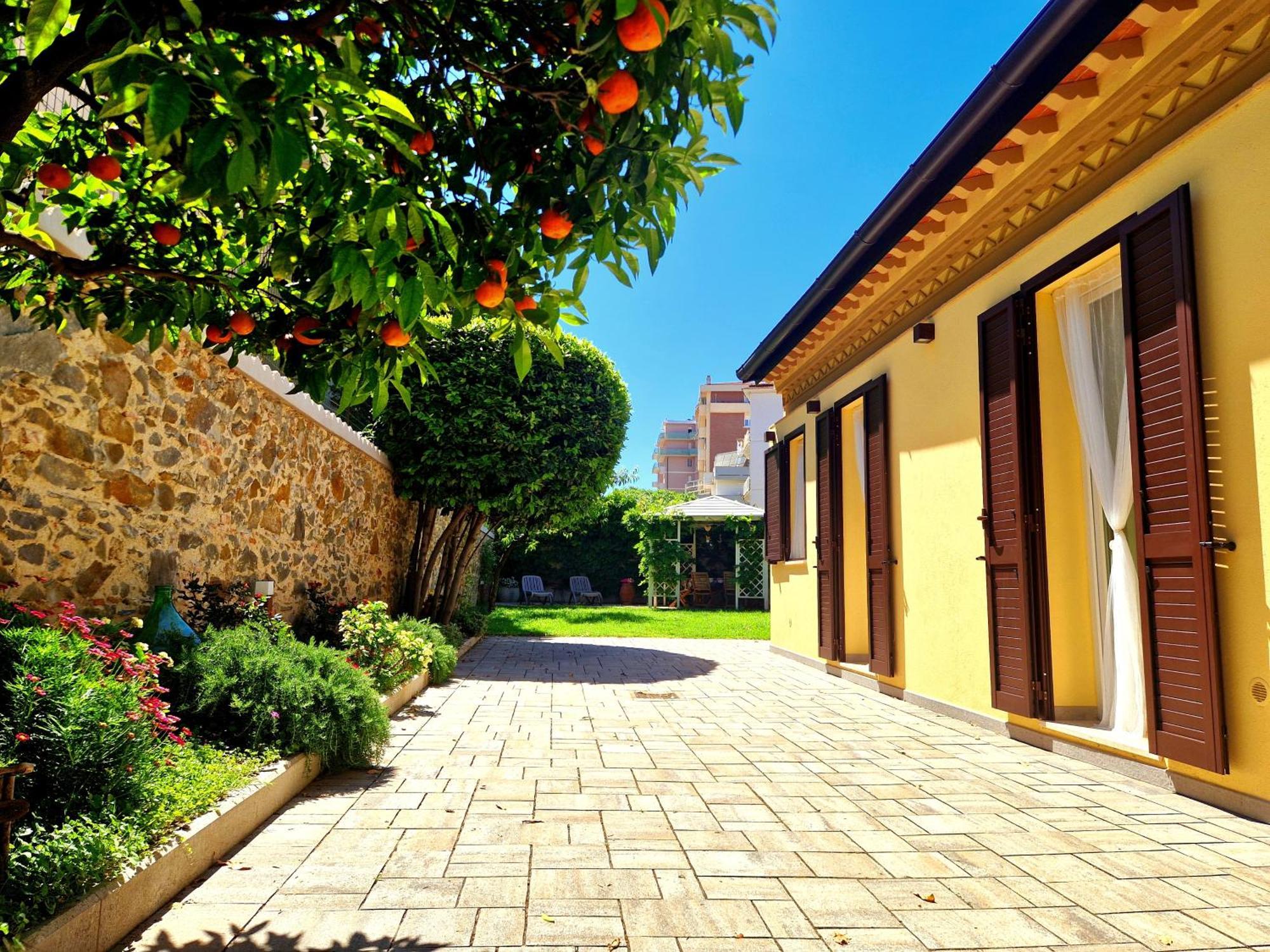 Serra Di Mare Casa Con Giardino 利沃诺 外观 照片